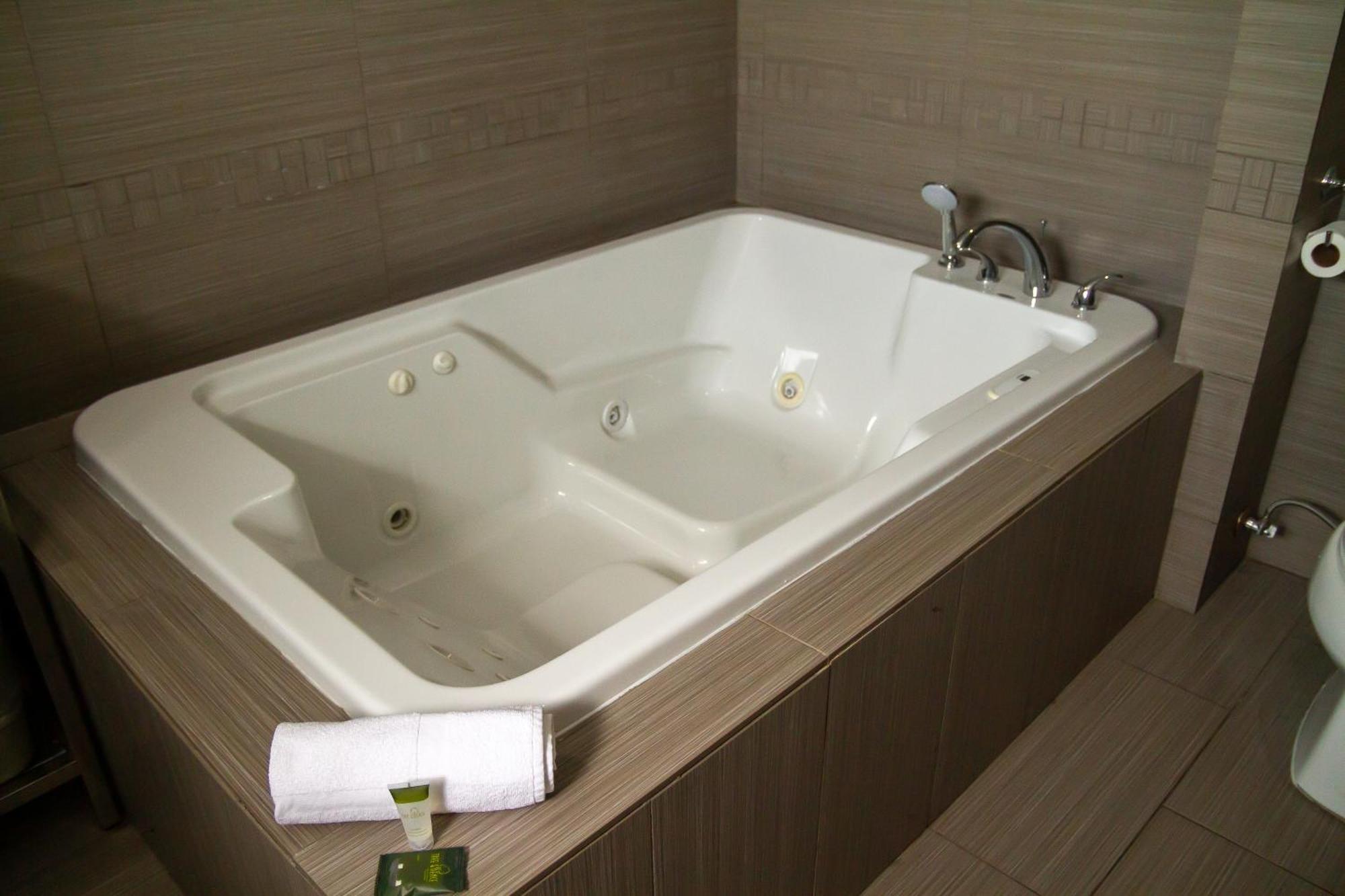 Saxony Motel Chatham-Kent Экстерьер фото