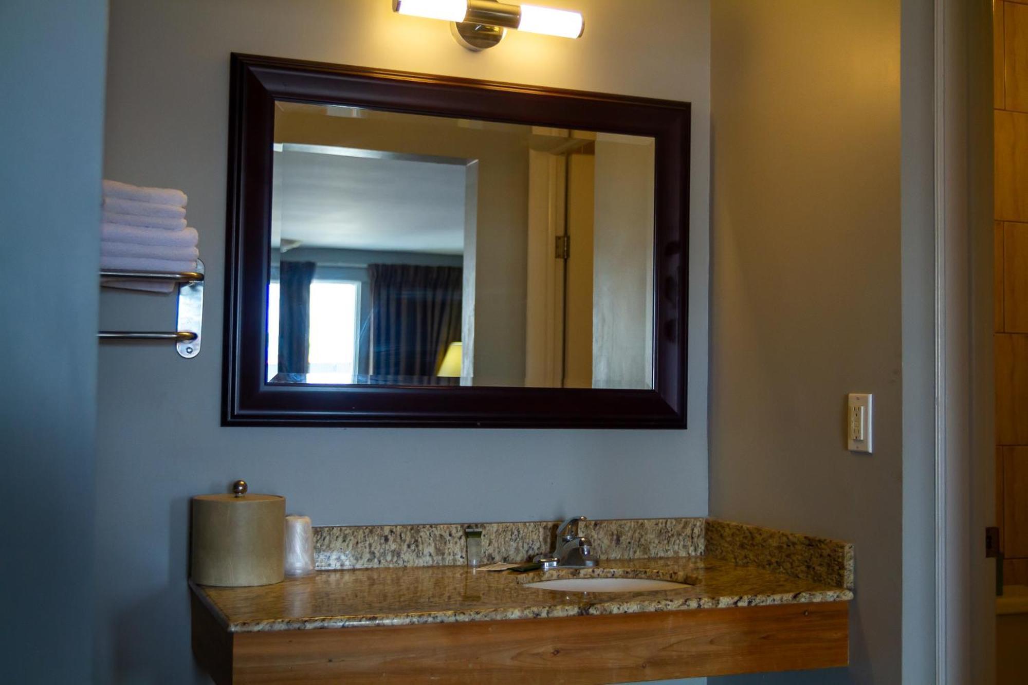 Saxony Motel Chatham-Kent Экстерьер фото