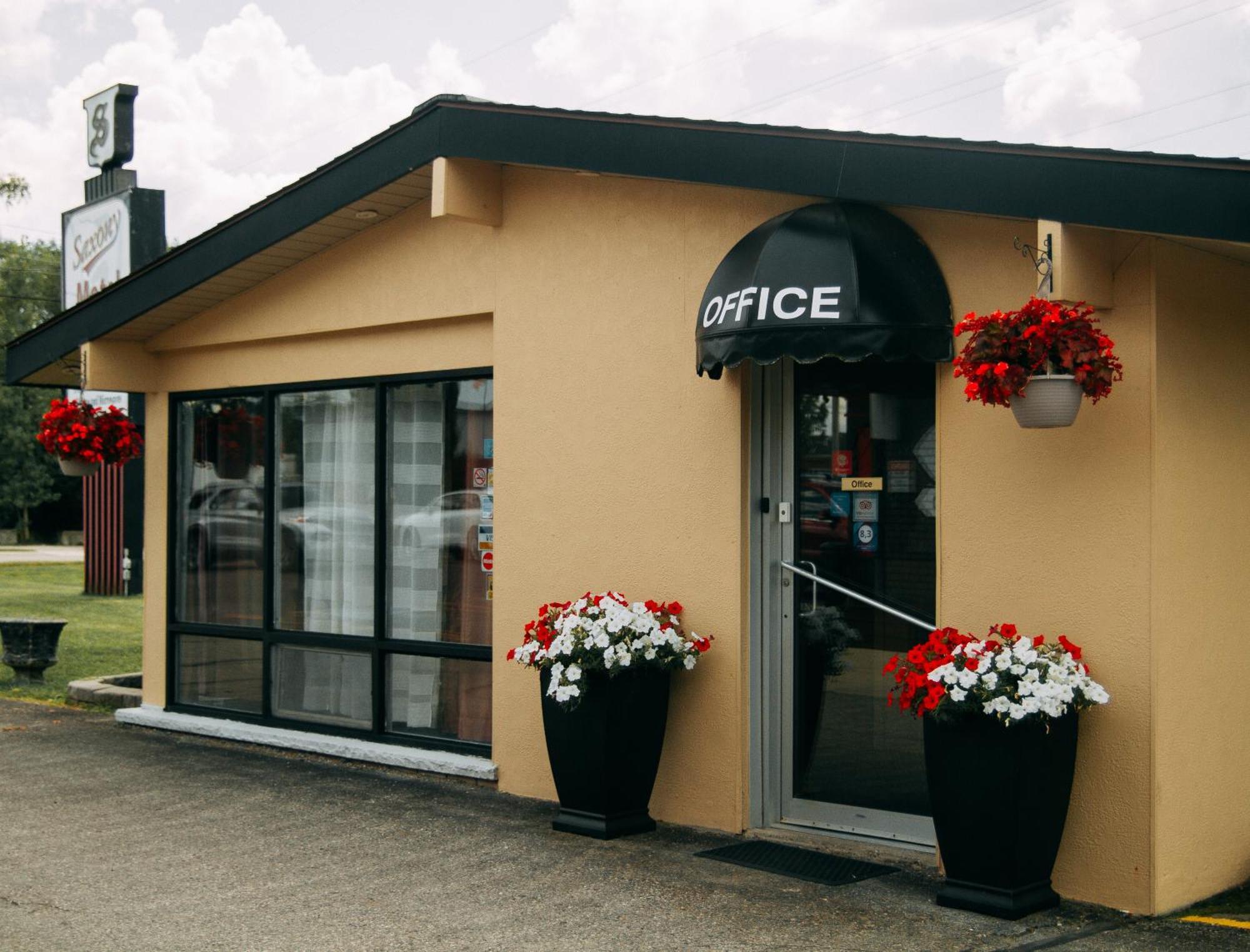 Saxony Motel Chatham-Kent Экстерьер фото